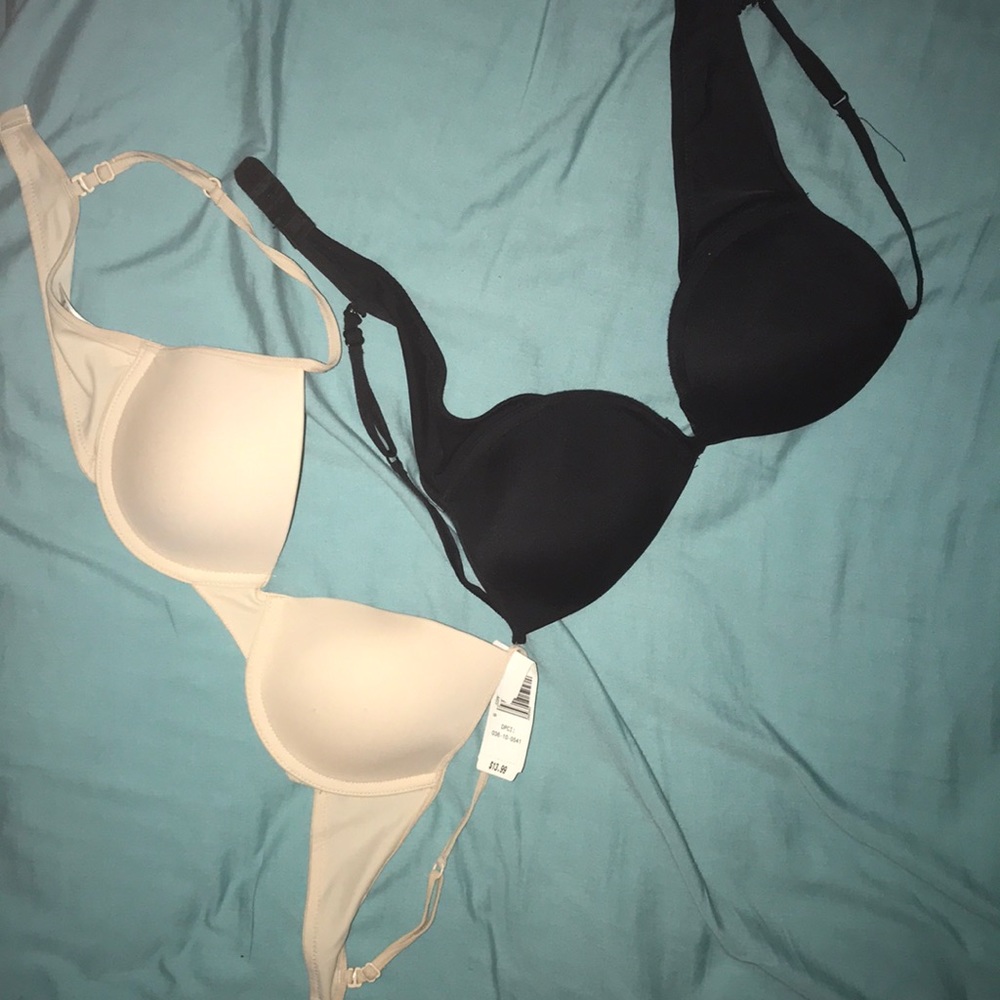 ✨2 in 1 Black and Nude bras✨